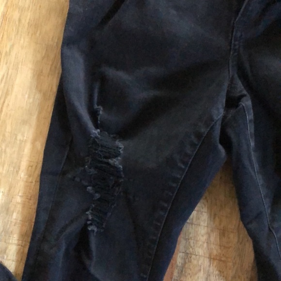 Universal Thread black ultra distressed jeans size 6 - Picture 8 of 9